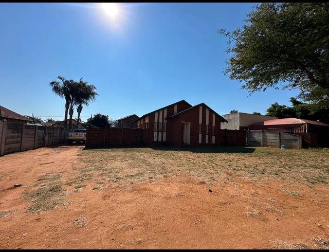 2 BEDROOM HOUSE FOR SALE IN FLORA PARK